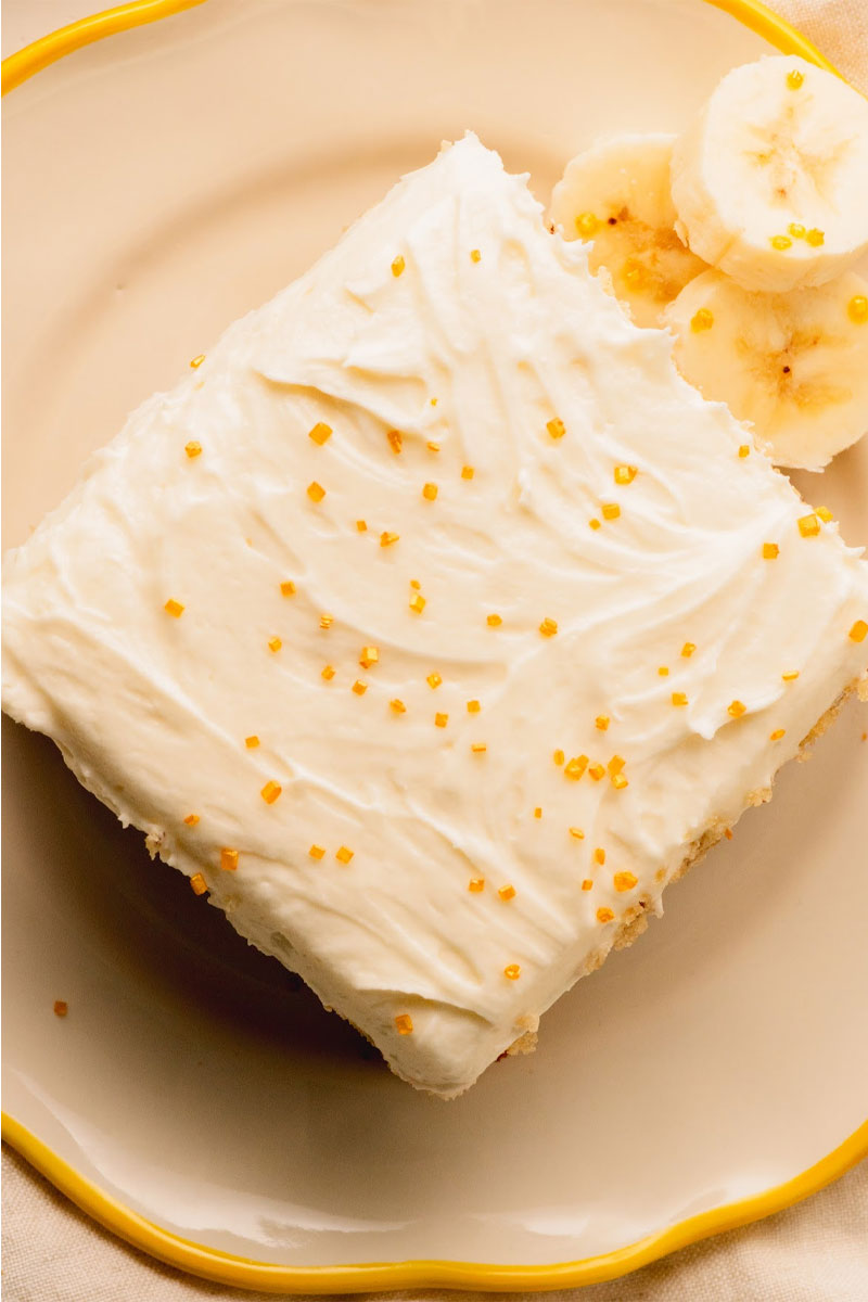 Banana-Cake-Slice-on-Plate-with-Banana-Slices