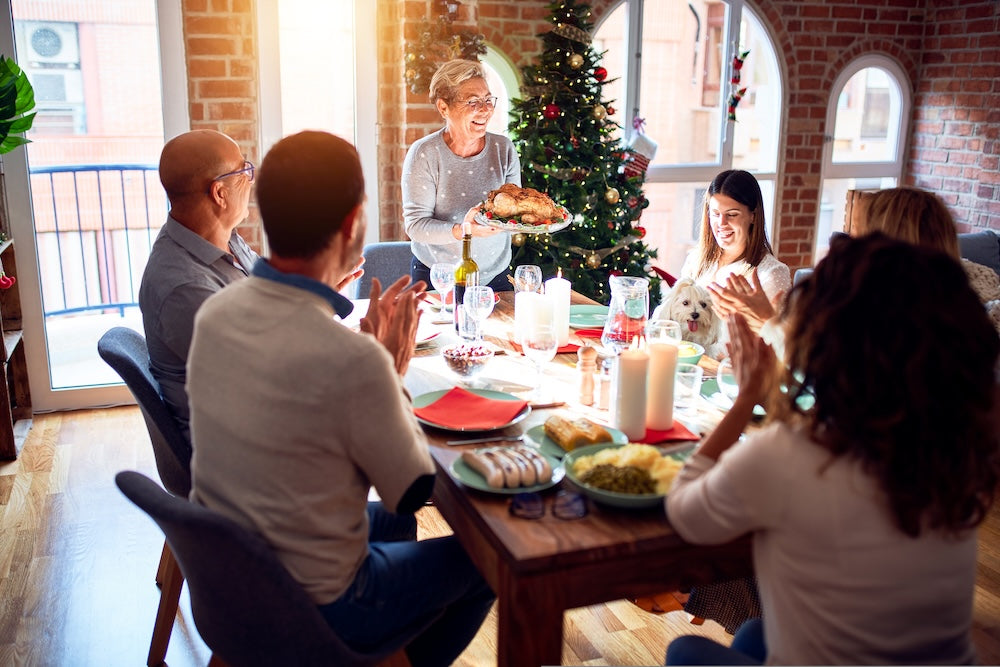 Family_and_friends_dining_at_home_celebrating