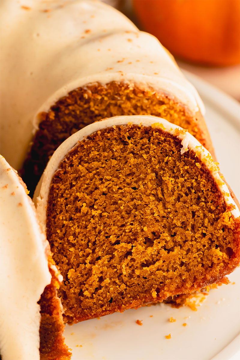 Pumpkin-Bundt-Cake-Sliced-Closer